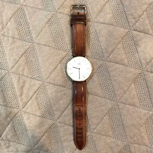 Daniel Wellington 40mm leather watch